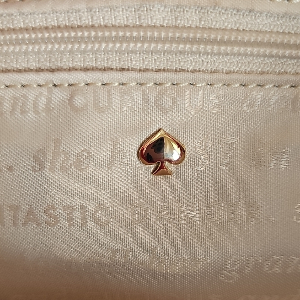 Kate Spade NWOT Fanfare Brette Scarlet Liquid Patent 2-Way Bag Storybook Lining - Picture 13 of 13